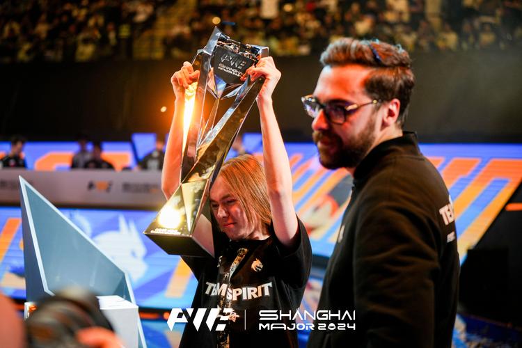 Oh My God 官方：打野 xiaofang （方哲宇）从今天开始以自由球员身份离队