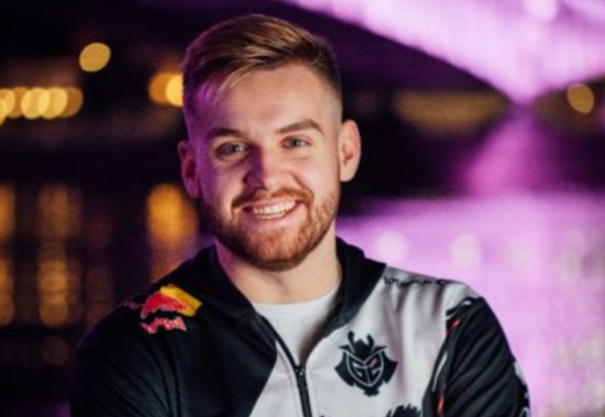 英雄麦克疯：Leyan调侃自己闪现撞墙 Rookie时刻鼓励队友